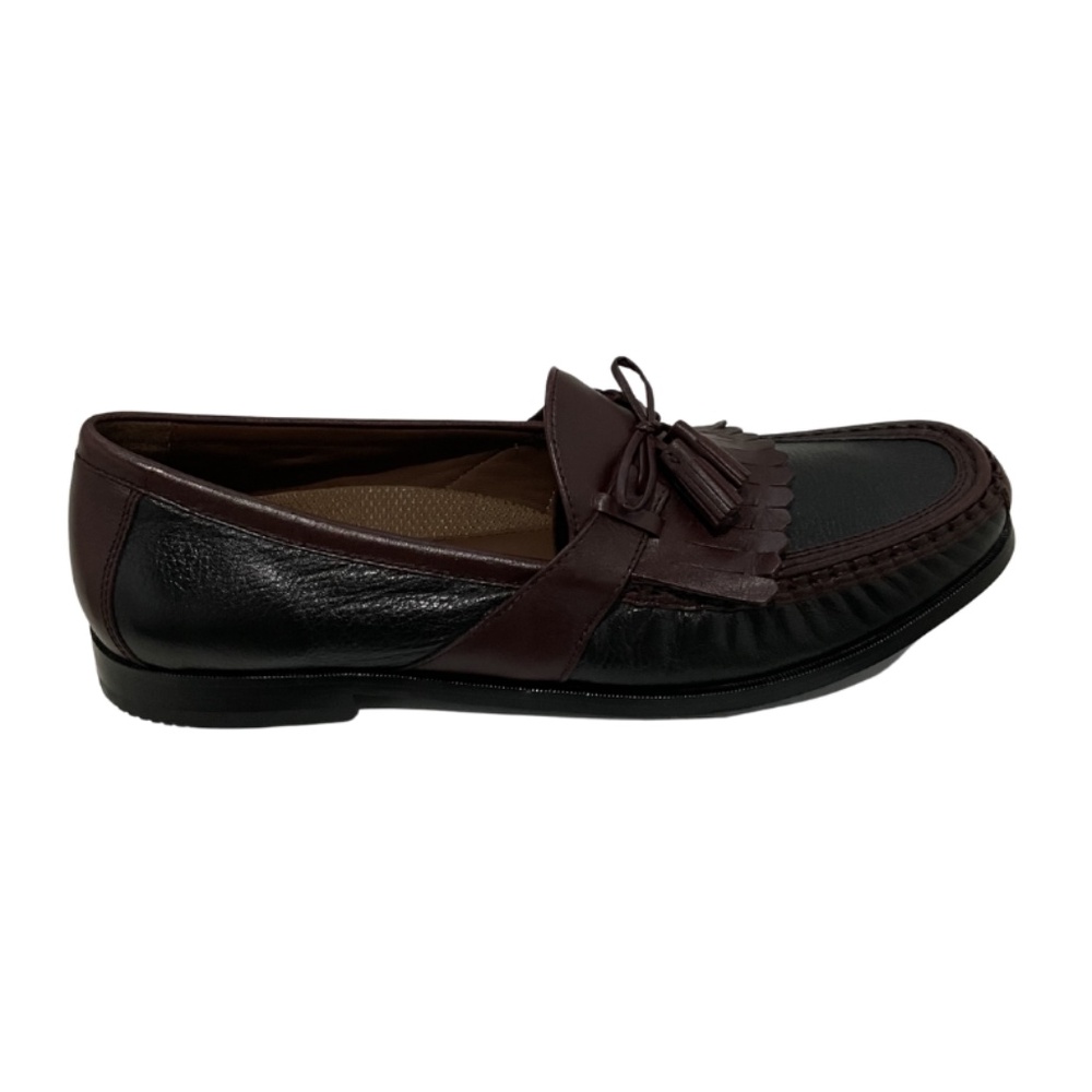 Mens Johnston & Murphy Aragon II Kiltie Tassel Loafer in Black/Mahogan.